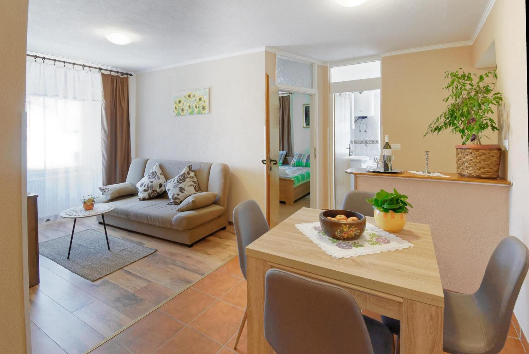 Apartments Viola By Rent Istria Momjan ภายนอก รูปภาพ